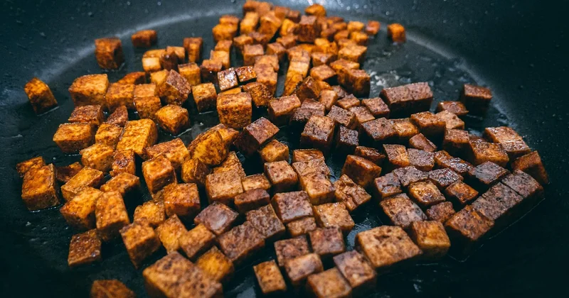 Technique : comment éviter le tofu mou qui rend de l'eau